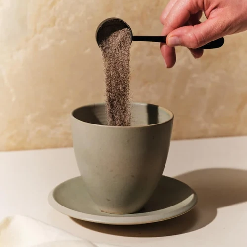 Scoop step for preparing Brown Skin Mushroom Coffee
